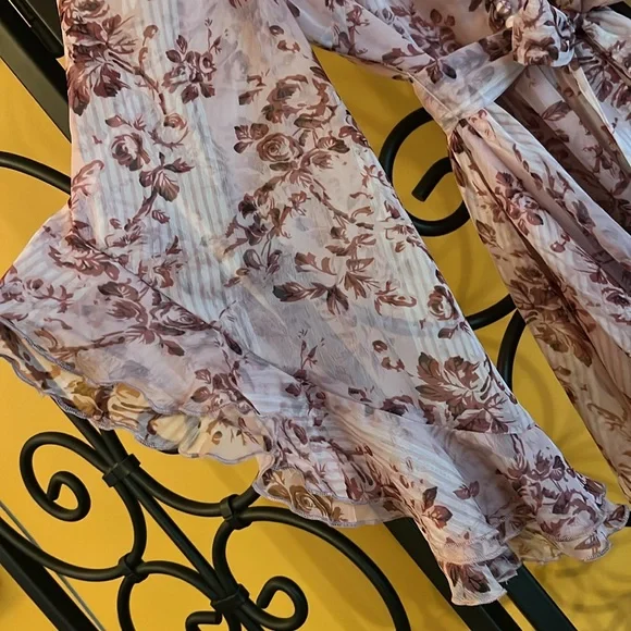 STELLAH Blush Floral Dress - Picture 10 of 16